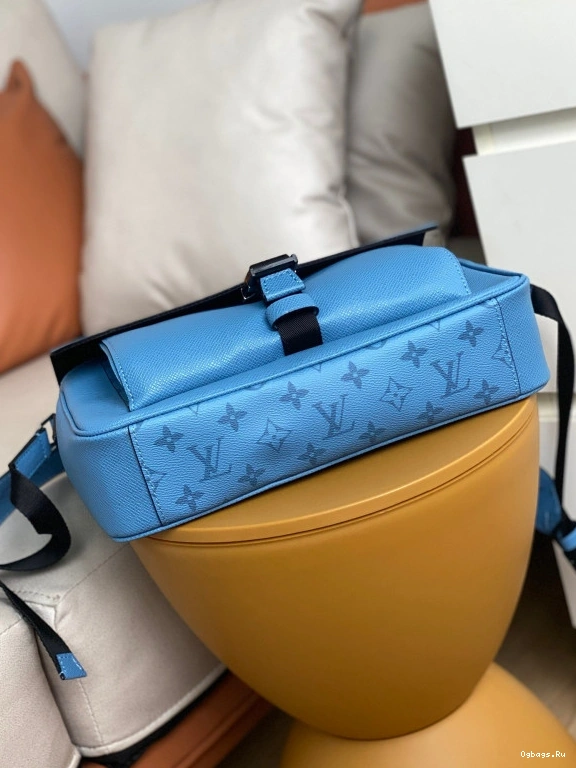 VUITTON NEW MESSENGER LOUIS 0118